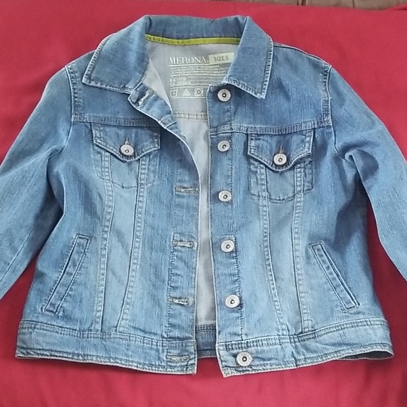 Jean jacket - Picture 1 of 2
